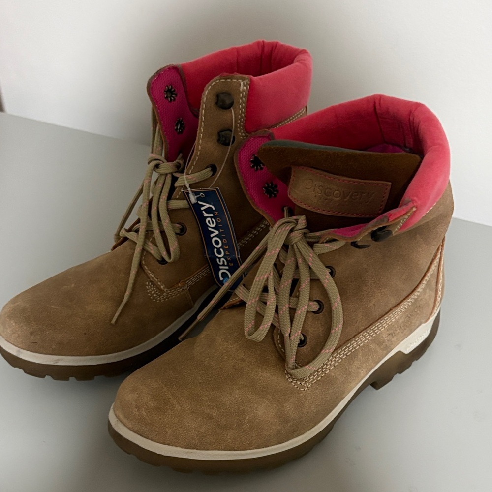 Discovery Women's Tan and Pink Winter Boots